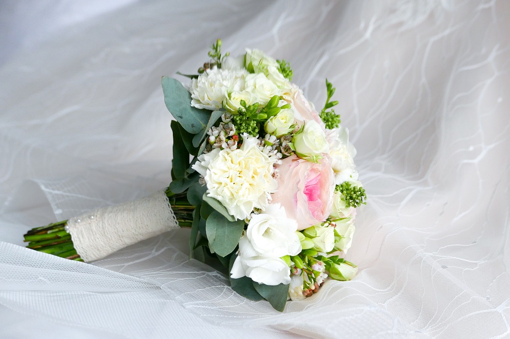 Bouquet Sposa Colorato.Come Abbinare Il Bouquet All Abito Da Sposa Blog Consigli
