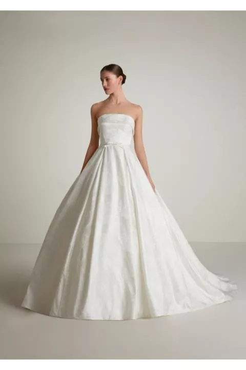 Abito da sposa AIDAY senza spalline, gonna ampia in tessuto bianco con dettagli floreali.