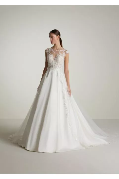 Abito da sposa ARRAKIS con dettagli in pizzo floreale e gonna ampia.