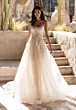 Abito da sposa Pronovias Baker, stile principesco, con corpetto ricamato e gonna vaporosa, ambientazione naturale.