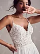 Abito da sposa Maggie Sottero Poppy con dettagli in pizzo, spalline sottili e design elegante.