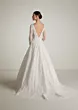 Abito da sposa in pizzo PROMISES, maniche lunghe, scollo a V sulla schiena, elegante e raffinato.