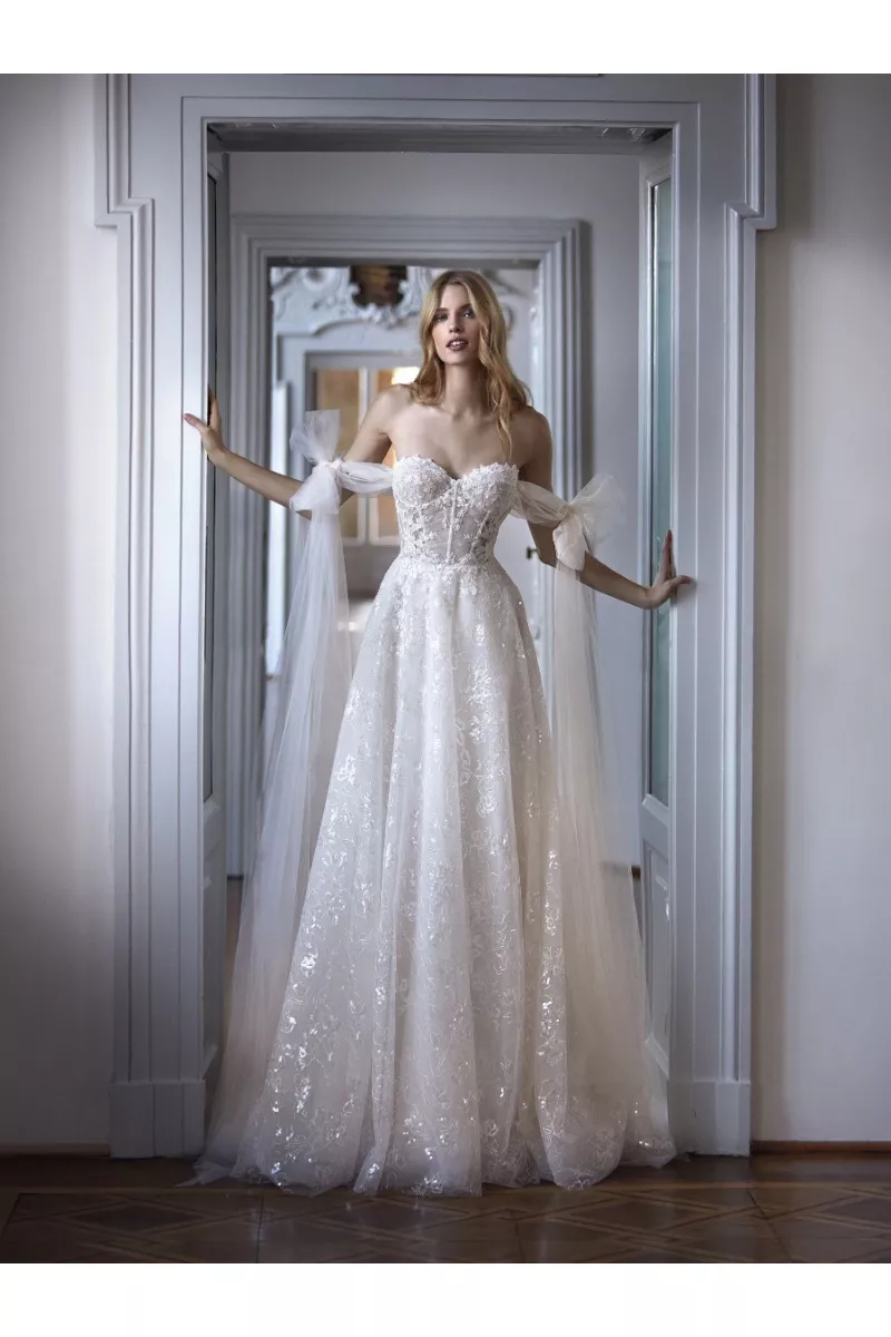 Abito da sposa ADAH in pizzo con spalle scoperte e maniche a sbuffo, elegante e romantico.