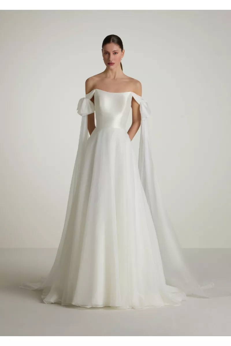 Abito da sposa LIGIA, bianco, spalle scoperte, maniche a sbuffo, gonna ampia, elegante e sofisticato.