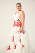 Abito da sposa curvy bianco con dettagli rossi floreali, modello ginestra, elegante e moderno.