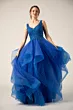 Abito da sposa blu biancospino con corpetto ricamato e gonna vaporosa in tulle.