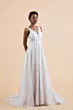 Abito da sposa girasole in pizzo e tulle, elegante e romantico, su sfondo neutro.