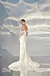 Abito da sposa ARIAMO LIGHT L302 con strascico, design elegante, sfondo etereo.