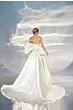 Abito da sposa bianco ARIAMO LIGHT L313 con fiocco, visto da dietro su sfondo sfumato.