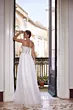 Abito da sposa PETAL di Mark Loren, vista posteriore, balcone con vista esterna, eleganza e stile senza spalline.