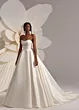 Abito da sposa bianco Dallas di Eva Lendel con scollo a cuore e gonna ampia, sfondo floreale.