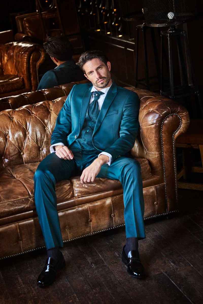 ABITO CLASSICO TRE PEZZI CON GILET DAMASCATO