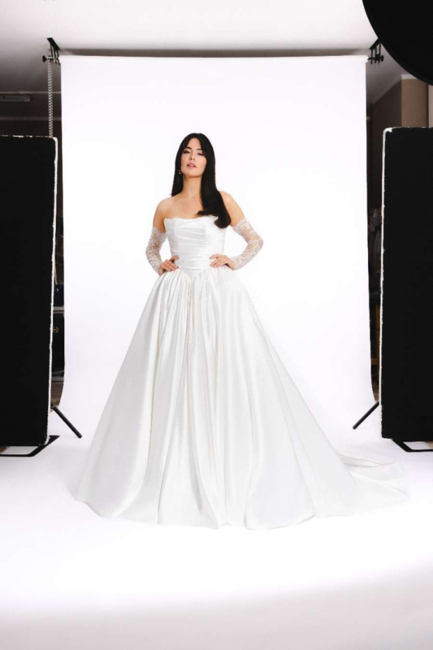 Emily - THE DEVIL WEARS SPOSAE