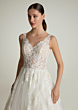 Abito da sposa ENSUENO in pizzo floreale con scollo a V e gonna ampia in tulle.