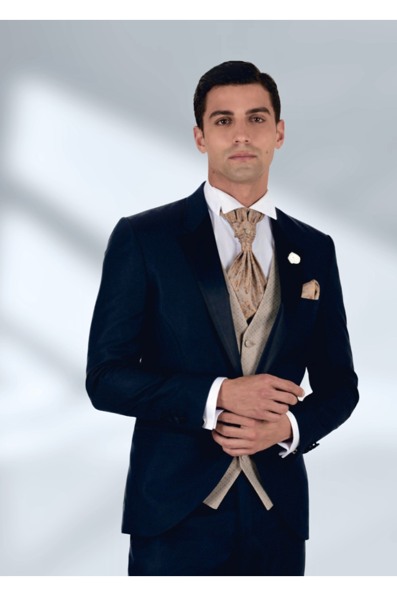 Abito elegante uomo nero modello 831D140 CHILE BLACK con gilet beige e cravatta coordinata.