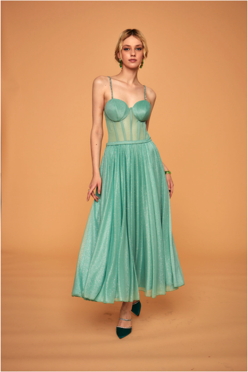 Abito verde acqua LPA260 Linea Le Preziose, bustino trasparente e gonna lunga, indossato da modella su sfondo beige.
