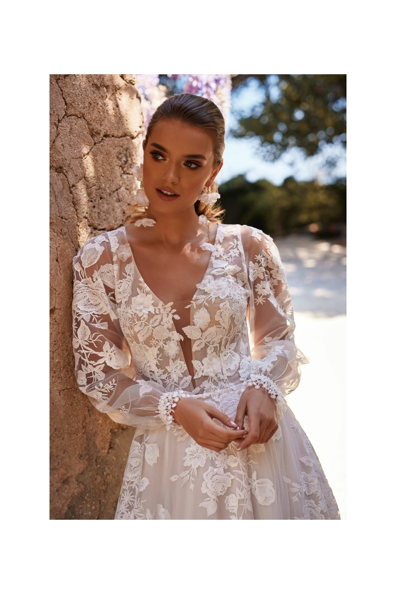 Abito da sposa in pizzo floreale ASAMI - DAMA, maniche lunghe trasparenti, scollatura profonda.