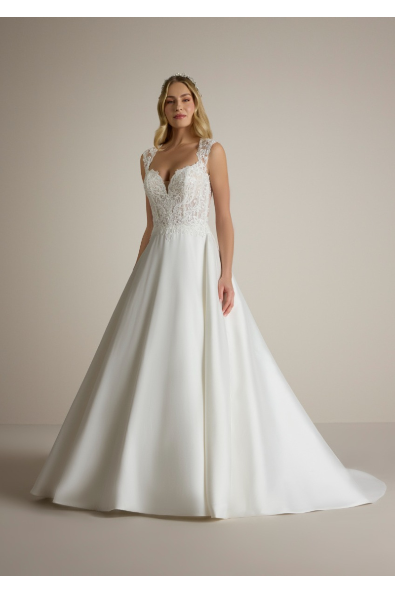 Abito da sposa CHINTANA in pizzo e seta, scollo a cuore, gonna ampia, modello elegante.
