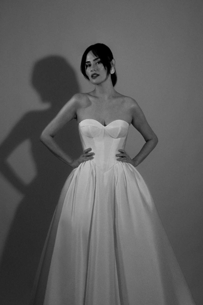 Holt - THE DEVIL WEARS SPOSAE