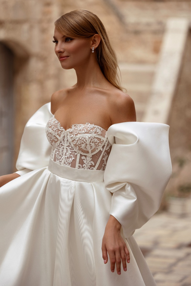 Abito da sposa MALLOW - MADIONI con corpetto ricamato e maniche voluminose, elegante e raffinato.