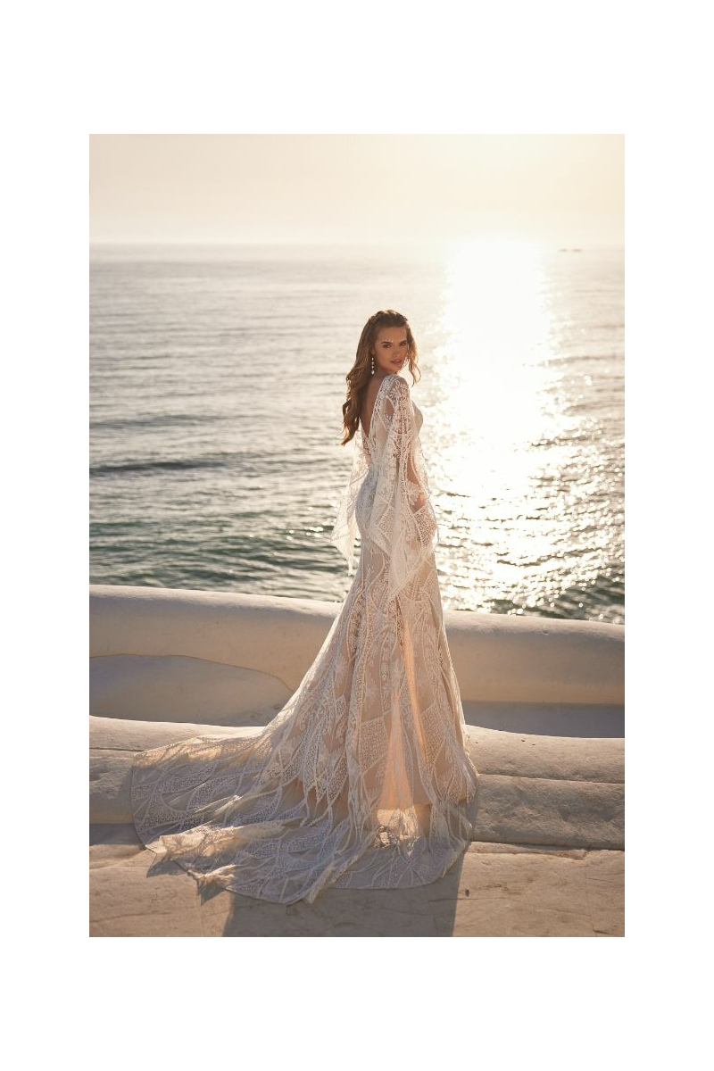 Abito da sposa PERSEFONA - DAMA in pizzo, vista mare al tramonto.