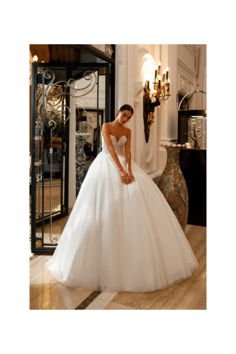 Abito da sposa POPPY di Mark Loren, design elegante con corpetto ricamato e ampia gonna in tulle.