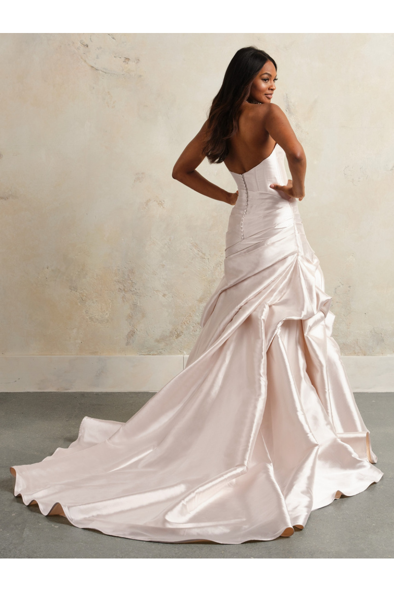 AYAN - MAGGIE SOTTERO