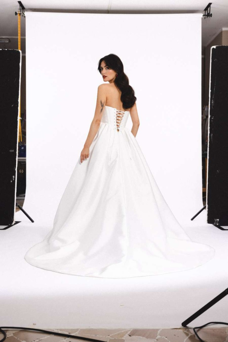 Lou - THE DEVIL WEARS SPOSAE