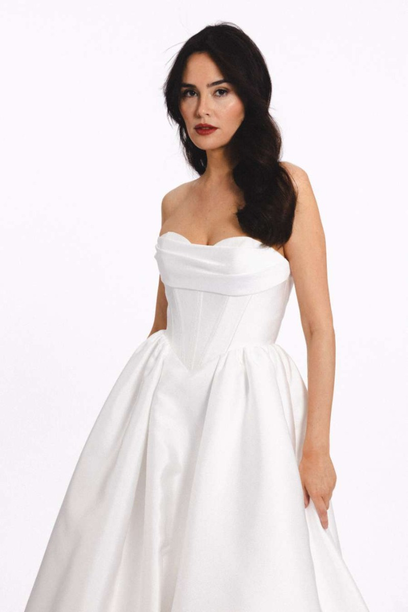 Lou - THE DEVIL WEARS SPOSAE