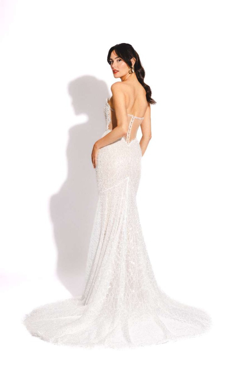 Andrea - THE DEVIL WEARS SPOSAE