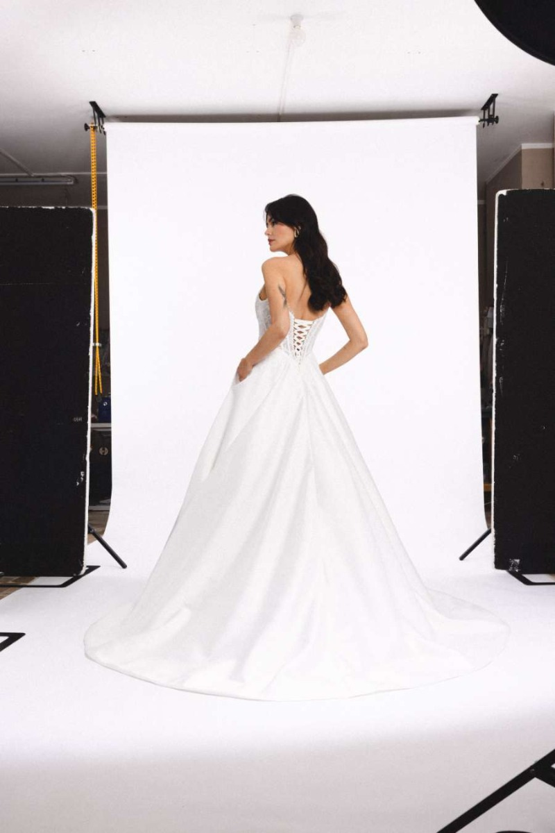 Miranda - THE DEVIL WEARS SPOSAE