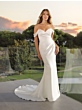 Abito da sposa AREANNA Ladybird, bianco con spalle scoperte, sfondo naturale al tramonto.
