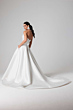 Abito da sposa bianco senza spalline con strascico, collezione Kimberly Essential Everlasting.