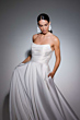 Abito da sposa senza spalline Kimberly, Essential Everlasting Collection, elegante e raffinato.