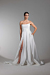 Abito da sposa Ludovica, collezione Essential Everlasting, con spacco frontale e design elegante.