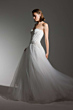 Abito da sposa bianco con corpetto decorato, collezione LUCE - Essential Everlasting, eleganza senza tempo.