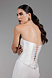 Corsetto bianco Fay con lacci posteriori, Essential Everlasting Collection, indossato da modella su sfondo grigio.