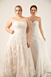 Abito da sposa curvy magnolia, decorazioni floreali, due modelle, eleganza e stile.