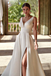 Abito da sposa bianco senza maniche con scollo a V e spacco frontale, modello AMELIE 40100.