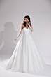 Abito da sposa D3622 Mark Loren, scollo a cuore, dettagli brillanti, guanti lunghi coordinati.