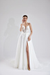 Abito da sposa Mark Loren I0822, scollatura profonda, spalline sottili, spacco laterale, dettagli in pizzo.