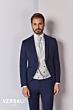 Abito cerimonia uomo blu FIT 07 con gilet e cravatta bianca, elegante e moderno. Versali.
