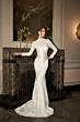 Abito da sposa GEMMA in pizzo bianco, collezione The Romantica, su sfondo di camino elegante.