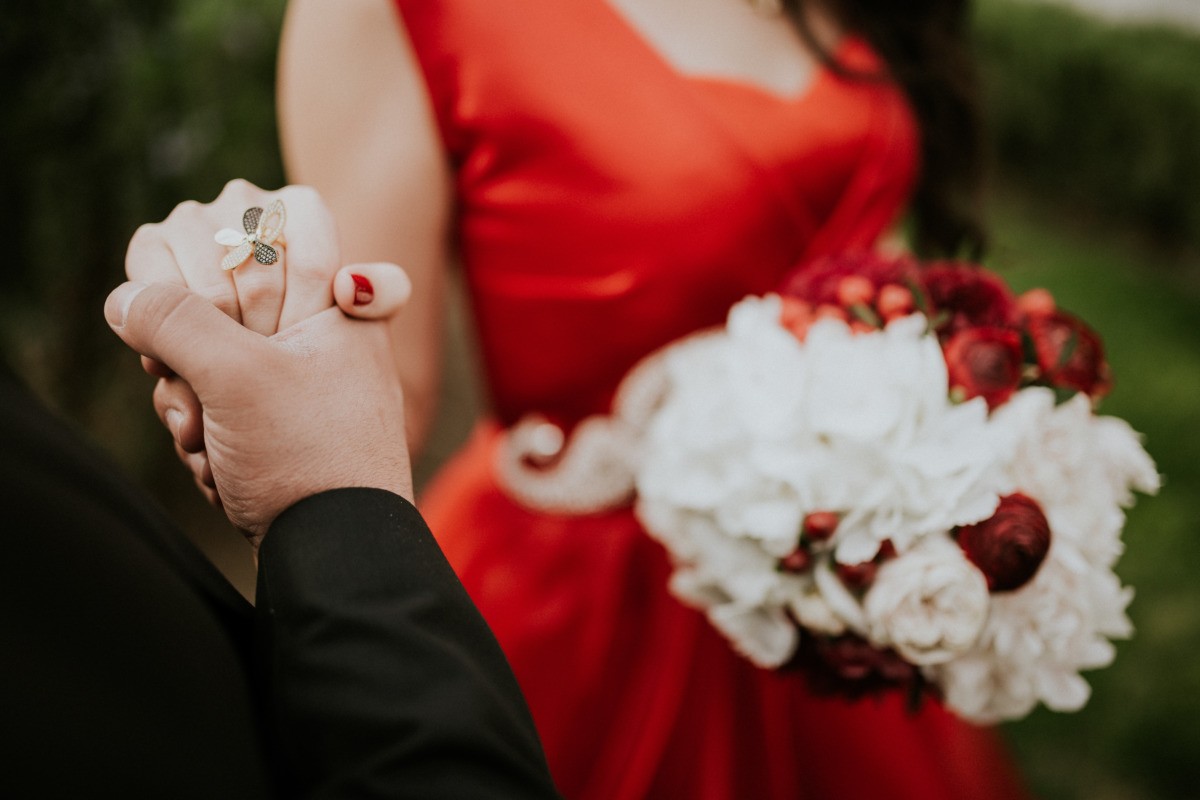Cerimonia o matrimonio a maggio: come vestirsi