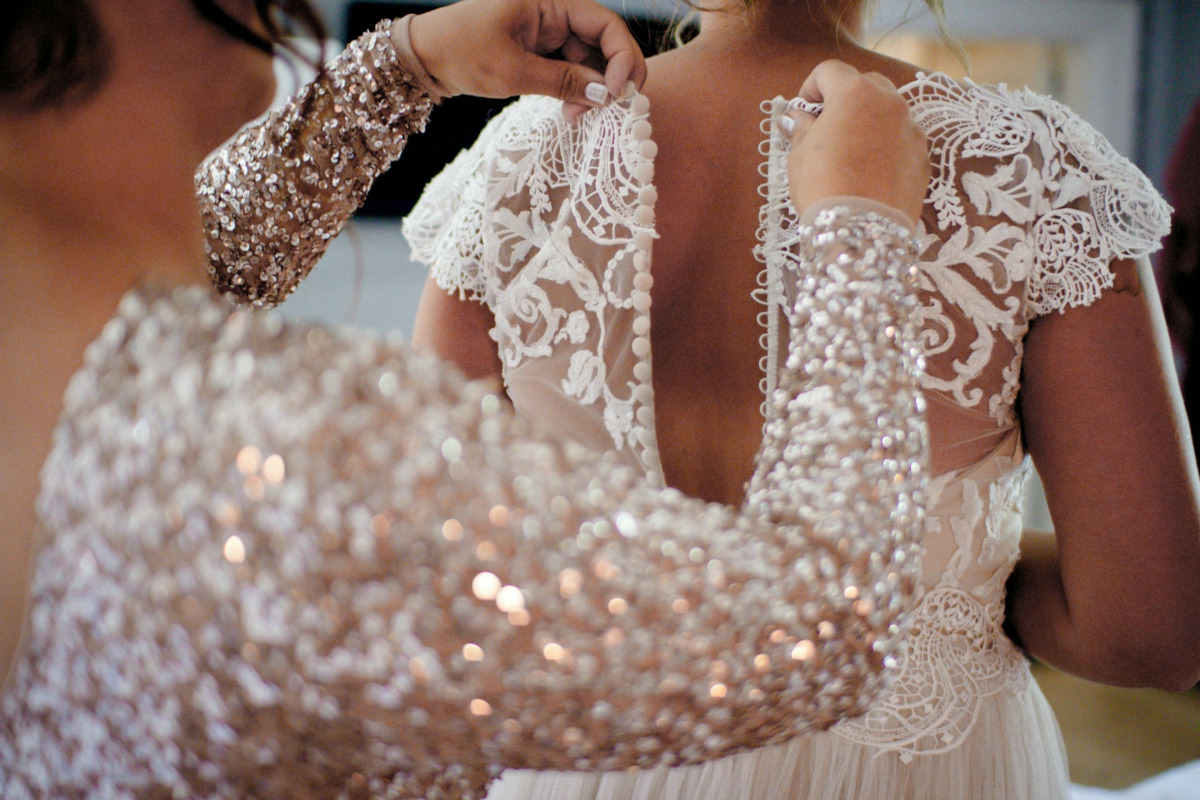 Come funzionano le svendite di abiti da sposa: consigli per la scelta