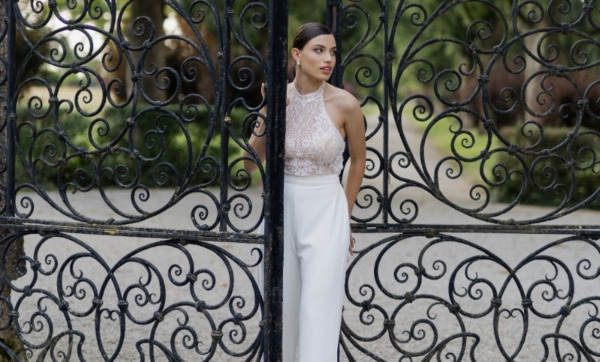 Abito da sposa con pantaloni: a chi è consigliato, stili e suggerimenti