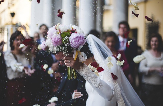 Testimoni di matrimonio: come ci si veste?