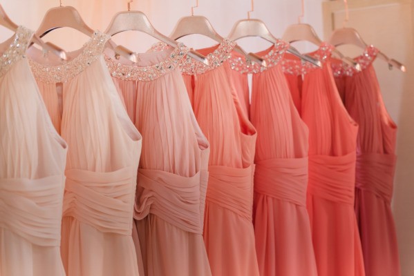 Abiti cerimonia da donna: i colori del 2020