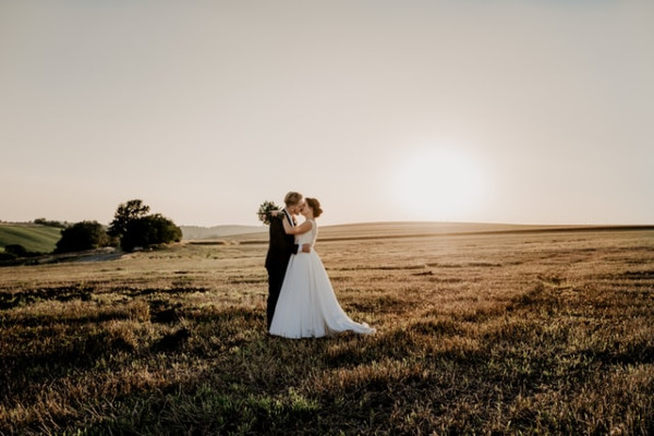 Come posticipare il matrimonio senza farsi prendere dal panico