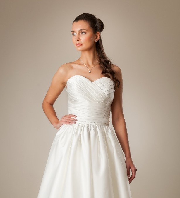 7 motivi per scegliere un abito da sposa corto